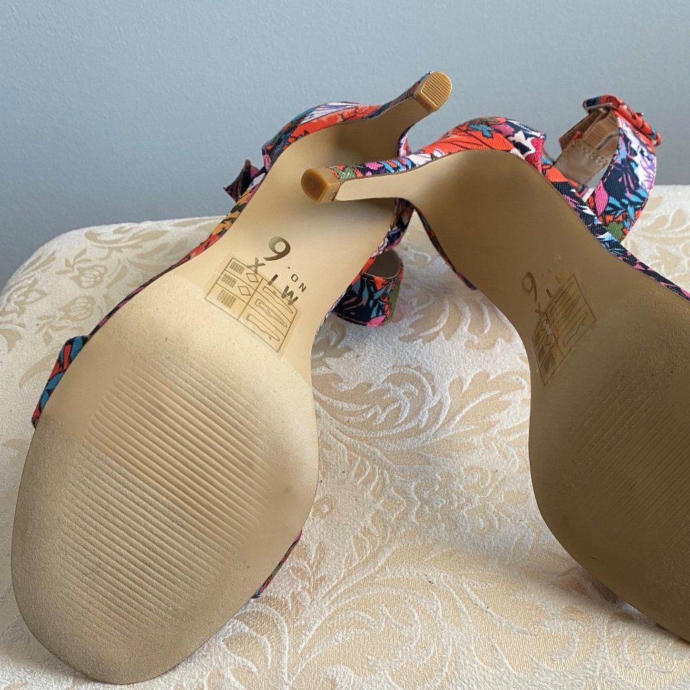 Mix No. 6 Sandals NWOT - Picture 5 of 6